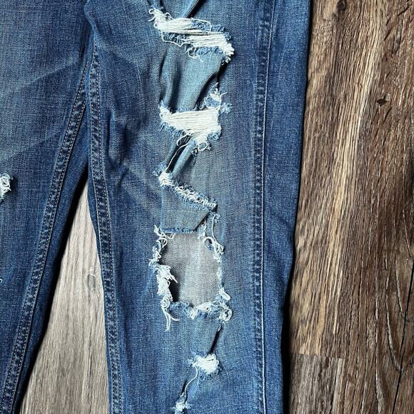 Hollister Women's 25/24 Capri Medium Wash Distressed Button Fly Jeans - Picture 7 of 7